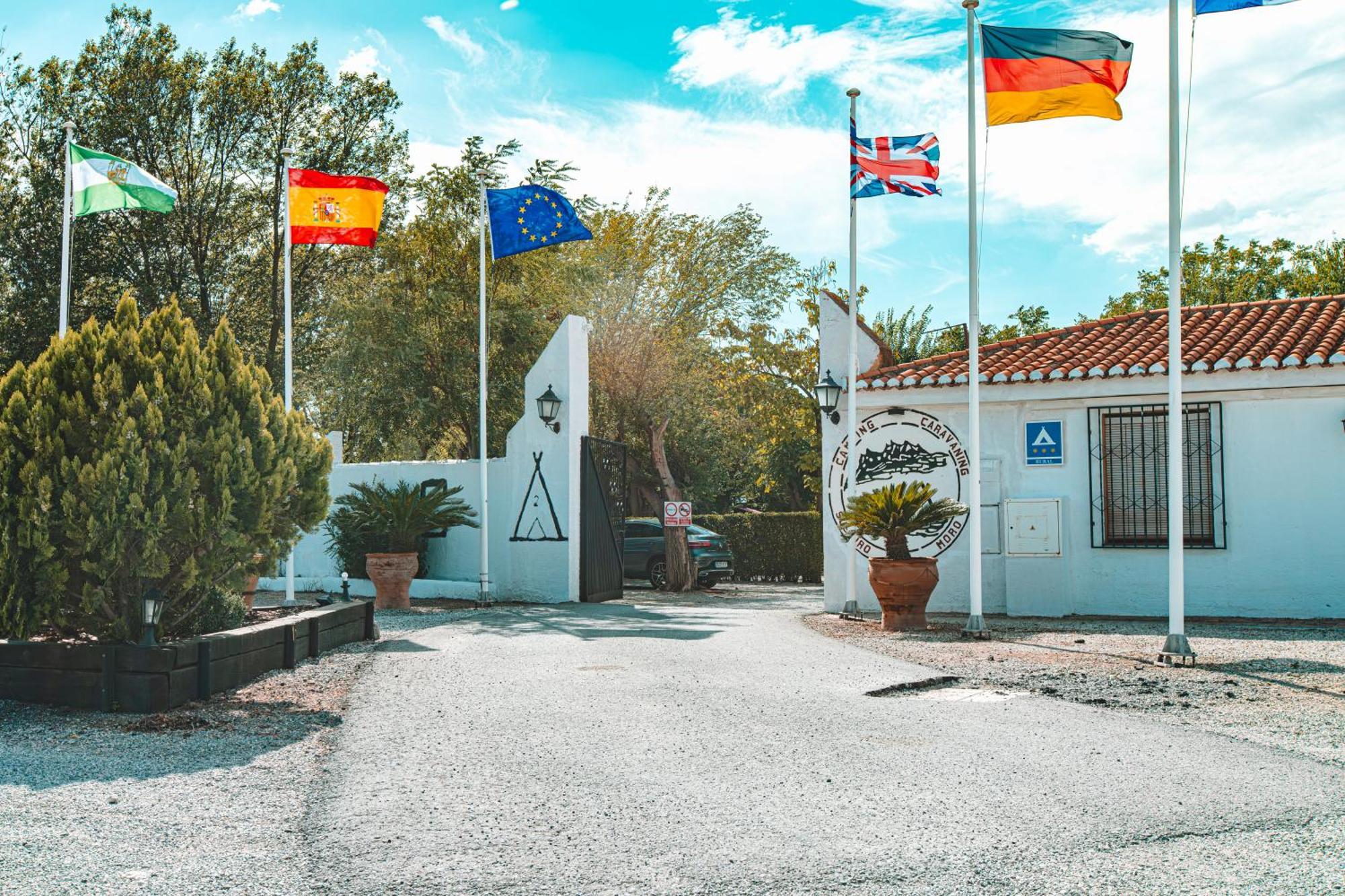 Camping & Bungalows Suspiro Del Moro Otura Buitenkant foto