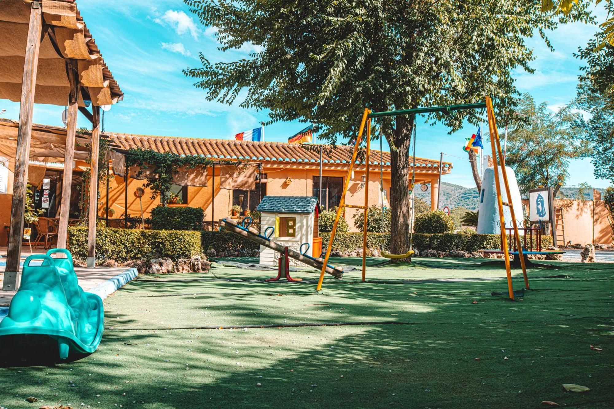 Camping & Bungalows Suspiro Del Moro Otura Buitenkant foto
